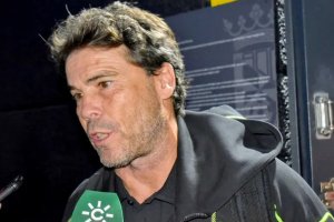 Rubi atiende a la prensa a la salida del Alfonso Murube.