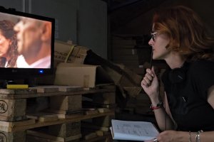 La directora y guionista Rocío Juárez, durante el rodaje de ‘El método M. O.’.