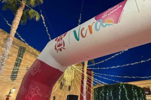 Arco instalado en la Plaza Mayor de Vera.