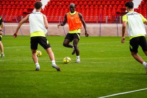Dion Lopy en el entrenamiento del Almería en el Estadio de los Juegos Mediterráneos.