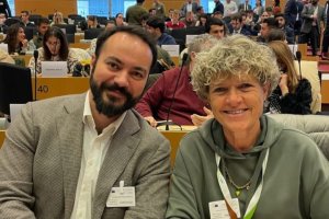 Lola Ferrón antes de comenzar su intervención ante los cientos de asistentes al congreso.