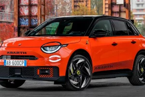 Imagen radical y deportiva la que ofrece el nuevo Abarth 600e Competizione