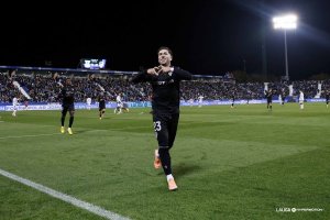 Embarba celebrando un gol.