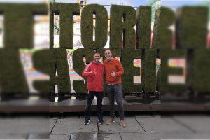 El almeriense Guillermo Ruiz Gómez junto a Raúl Ruiz, durante su primer encuentro en Vitoria.