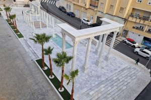 Plaza de Almería, en Macael, esculpida por mármol blanco
