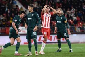 Federico Bonini desesperado después de fallar una ocasión rematando de cabeza por encima del travesaño.