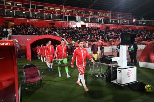 La salida del Almería en el partido del sábado ante el Huesca.