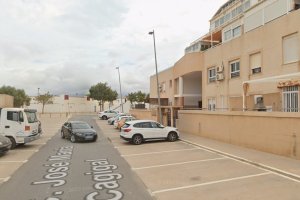 Imagen de la calle José María Cagigal de Roquetas de Mar, donde apareció el fallecido.