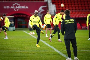 Soko con nuevo look en el entrenamiento del lunes en el Mediterráneo.