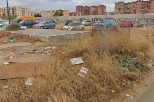 Descampado cercano a la discoteca en el que se produjo la violación grupal a una joven almeriense.