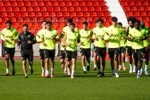 El equipo volvía de Ceuta con la cabeza como un bombo y quedó bloqueado.