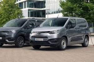 Toyota Almería tiene toda la gama eléctrica en sus instalaciones