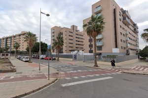 Calle Diagonal de la Urbanización de Roquetas de Mar.