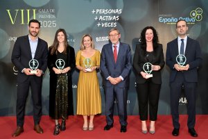 La alcaldesa de Almería, María del Mar Vázquez, junto al resto de premiados.