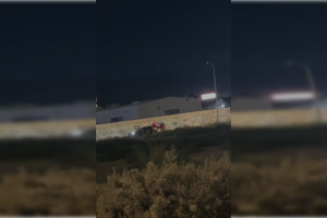 Captura de pantalla del vídeo compartido en redes sociales con el supuesto secuestro en Roquetas de Mar.