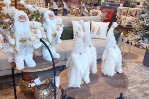 Artículos navideños disponibles esta temporada en Muebles Flores.