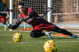 Andrés Fernández (38 años), es el guardameta de moda en la categoría gracias a sus magníficos registros bajo palos.