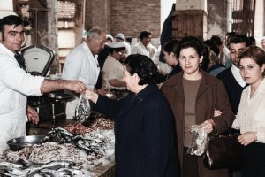 La antigua plaza del ‘pescao’ era un hervidero de gente cuando se acercaba la Navidad. La vida de la ciudad se desplazaba entonces al entorno de Obispo Orberá.