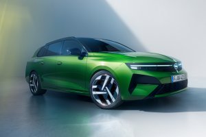 Entre los aspectos más destacados de la nueva imagen se encuentran el Opel Blitz frontal.