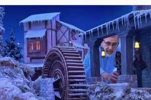 El maestro belenista Antonio de Haro en una de sus creaciones anteriores.