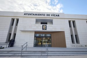 Fachada del recién restaurado Ayuntamiento de Vícar.