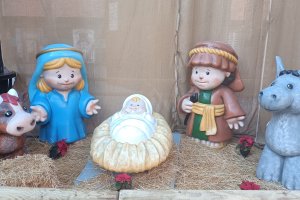 Belén instalado en la Plaza Puerta del Mar de Adra.