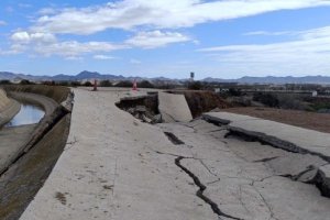 La Confederación Hidrográfica del Segura (CHS) ha comenzado la obra de emergencia para reconstruir el terraplén y el canal dañados