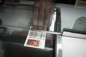 Compra de lotería en una administración