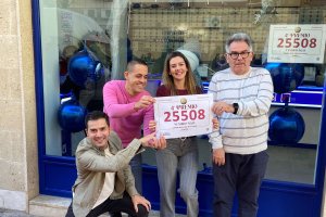 Antonio y Ana Belén, son los loteros que han repartido 10 décimos del cuarto premio.