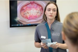 Atención cercana y personalizada en las consultas de Clínica Avan.