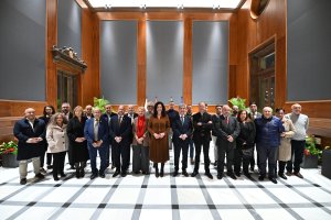 Acto de la firma del convenio de cesión entre el Ayuntamiento y la Agrupación.