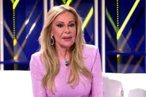 Ana Obregón se sienta en el plató de '¡De viernes!'