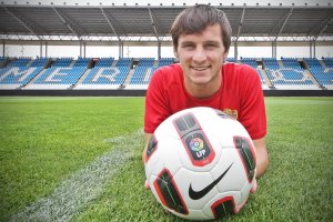 Piatti en la hierba del Mediterráneo en su etapa como futbolista del Almería.