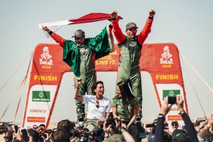 Ganar este Dakar con nuestro equipo, The Dacia Sandriders, es increíble. Estoy muy feliz de ganar el Dakar por sexta vez en mi carrera.