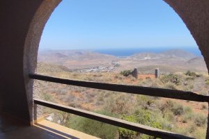 Vistas desde el porche de una de las tres casas abandonadas.