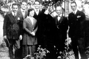El almeriense José Segura Cortés era tío del ya fallelcido pescador deportivo Fernando Roba Segura. José aparece en esta foto a la derecha del grupo.