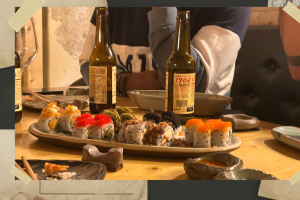 Fotografía real de la cena de desconocidos en la que se infiltró LA VOZ.