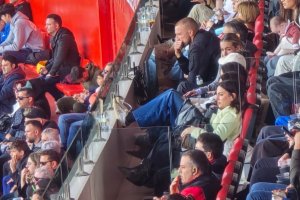 El central llegó a tiempo y estuvo en el palco viendo el Almería-Ceuta.