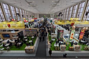 Vista general del pabellón 18 del ferial Messe-Berlín, donde se encuentran los stand de la mayoría de empresas de Almería, y la Junta de Andalucía