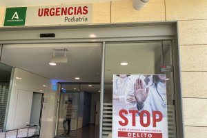 Cartel en el Hospital Materno Infantil de Almería.