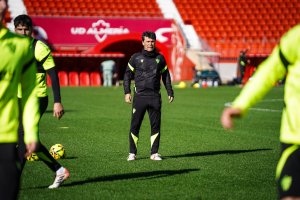 El entrenador del Almería en el Estadio de los Juegos Mediterráneos.