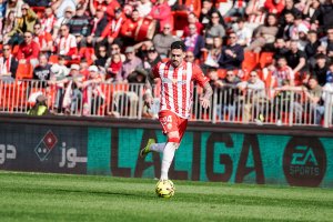 Le toca a Miguel echar un cable para que Cissé se vista con la rojiblanca.