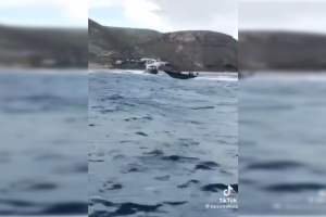 Fragmento del vídeo grabado desde el interior de las narcolanchas mientras la Guardia Civil persigue a otra embarcación.