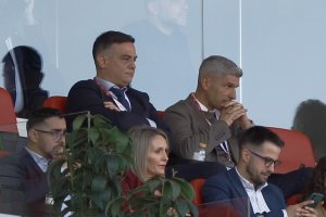 El director deportivo del Almería en la fila de arriba junto a Salva Sevilla.