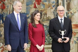 Los Reyes de España con el doctor Pedro Luis Ripoll.