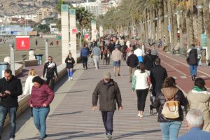 El tren de borrasca da un respiro a Almería y hace subir las temperaturas hasta alcanzar la barrera de los 30 grados.