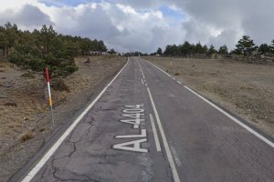 La AL-4404 solo está abierta para vehículos que usen cadenas o neumáticos de invierno desde Aulago en dirección Calar Alto.