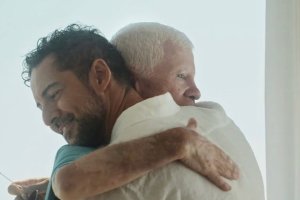 El cantante almeriense David Bisbal junto a su padre.