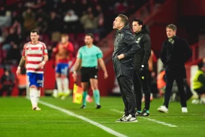 Tevenet en su último partido al frente del Real Valladolid, goleado en Granada.