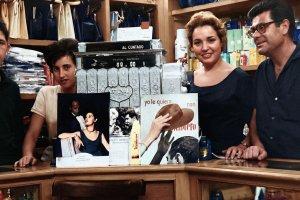 Purita Fornieles cuando era el alma del negocio. A su lado, Manuel Linares, encargado, y los empleados Isabel y Ángel. Año 1962.